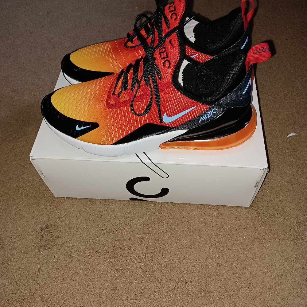 Nike Air max 270 (Like New)
